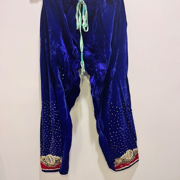 Velvet embroidered dress wear or costume - Picture 7 of 10